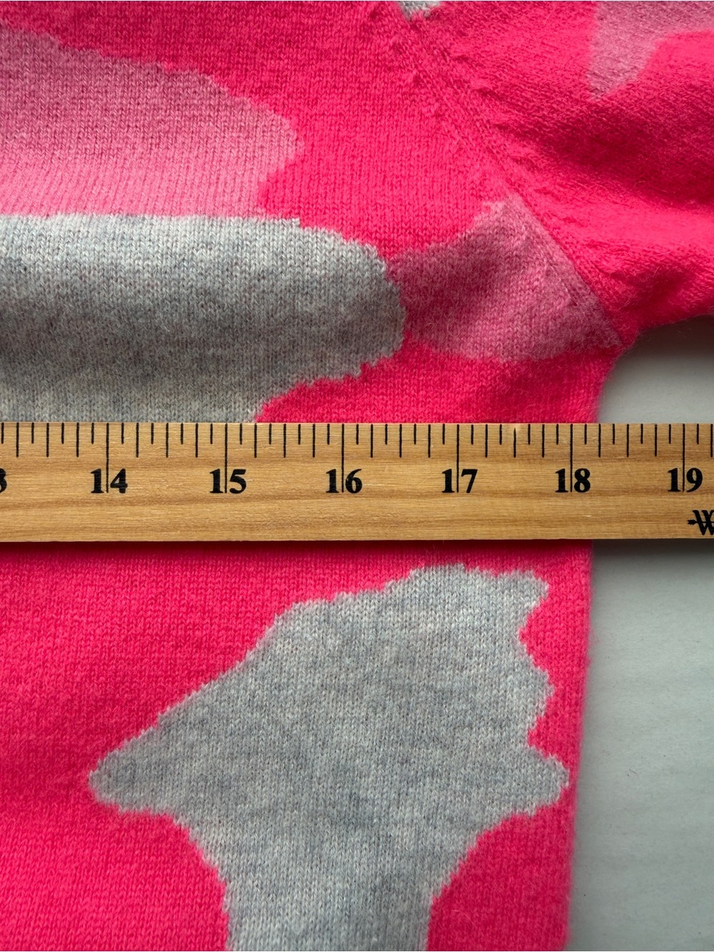 Brodie Cashmere Neon Camo Print Crewneck Sweater Pink Grey Size (S) - Picture 7 of 10